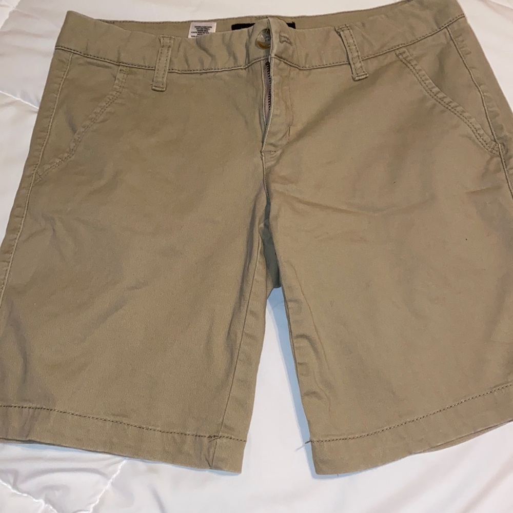 Aeropostale khaki Bermuda twill shorts size 4